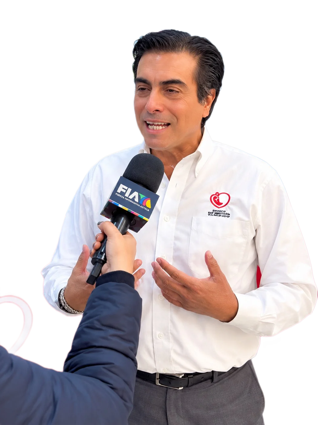 Entrevista con micrófono de Fuerza Informativa Azteca