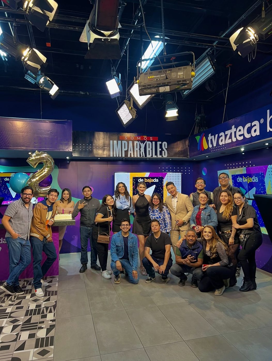 Equipo de producción en el foro de TV Azteca Baja California